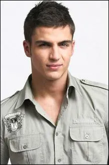 Par qui se fait battre César ?