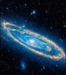 La galaxie d'Andromède est la galaxie la plus éloignée de la Voie lactée, notre galaxie.