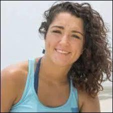 Voici une jeune femme de 28 ans qui vient de Seine-Maritime (76) ; c'est...