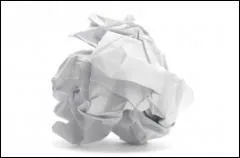 Où devons-nous ranger tous ces petits papiers froissés qui traînent et que nous n'utilisons plus ?