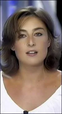 Qui est cette présentatrice des décodeurs sur Infosport ?