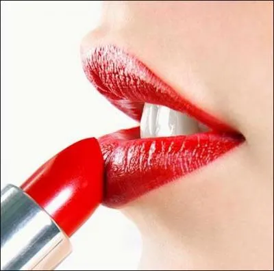 Ceci est un rouge à lèvres rouge. Mais en anglais cela ce dit...
