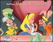 Qui sont les personnages qui chantent la chanson ''Non anniversaire'' et qui boivent tout le temps du thé ?