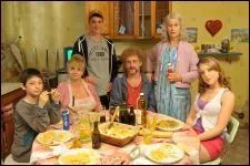 Comment s'appelle le fils cadet des Tuche ?