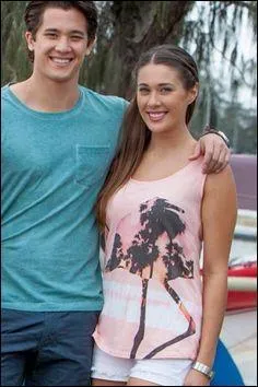 Comment s'appelle la petite amie de Zac ?