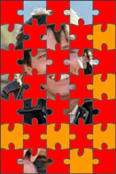 Il joue le rôle Paul Brandon, au cours d'un transfert pénitentiaire, il s'évade, entraînant avec lui un casseur notoire. Quel est le nom de cet acteur ?