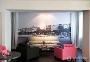 Qui chantait "Est-il vrai qu'il habite sur le port, a-t-il toujours sur lui ma chaîne en or" ?