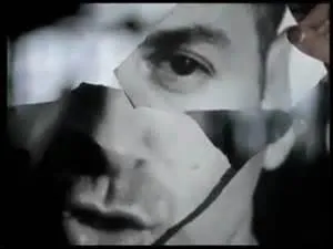 En 1985, il chantait « Tombé pour la France », en 2000, « Corps et Armes ». Qui chante « Un homme à la mer » ?