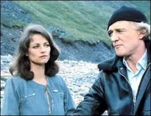 Qui est cette actrice jouant le rôle d'une professeur d'université dans le film « Orca » de Michael Anderson ?