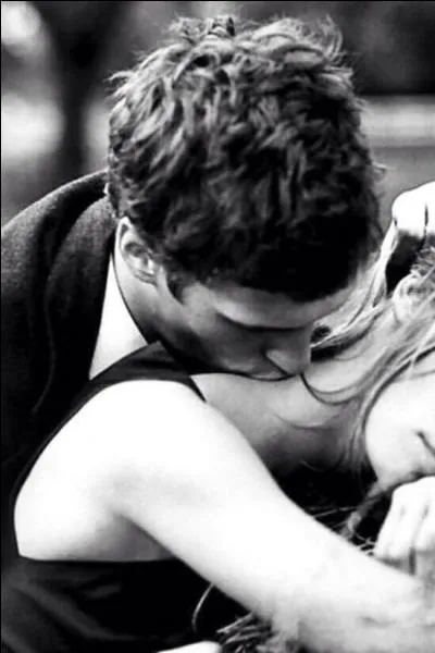 Comment s'appelle la caresse que l'on donne en battant des cils ?