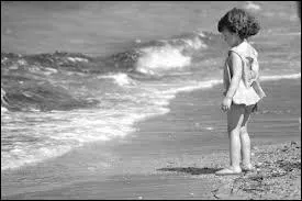 Qui a chanté "On allait au bord de la mer, avec mon père, ma sur, ma mère. On regardait les autres gens, comme ils dépensaient leur argent" ?