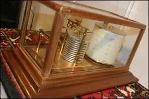 C'est le barographe qui mesure les pressions atmosphériques.