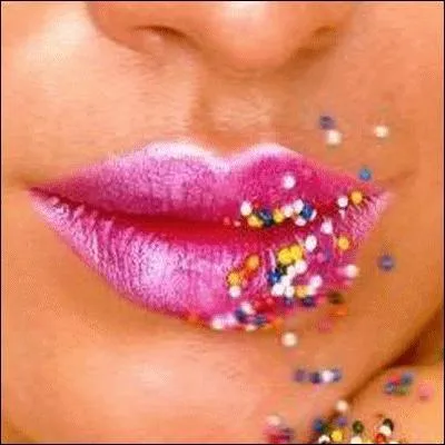 Pour un résultat naturel, il ne faut pas maquiller les yeux et la bouche.