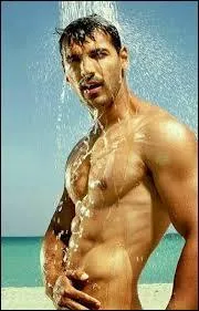 Egalement, pensez à bien vous rafraîchir la peau en la mouillant souvent. Pour cela, il existe de nombreux moyens tels que la douche, le bain ou encore l'un de ces petits objets vaporisant de l'eau sur la peau. Parmi les réponses, désignez l'intrus :