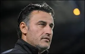 Comment s'appelle l'entraîneur de l'ASSE (AS Saint-Etienne) ?