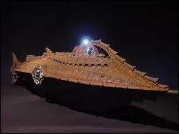 Qui a écrit le roman "Vingt mille lieues sous les mers" ?