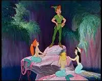 Avec qui Peter Pan se rend-il à la Lagune des sirènes pour sauver Lily La Tigresse ?