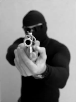 Équipes à tiroirs, composée essentiellement de gitans, qui a réussi des coups fumeux en récoltant au total 50 millions de francs : sous quel pseudonyme se nomme le cerveau de ce système ?