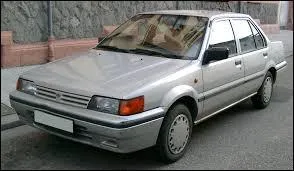 Quelle est cette ancienne Nissan ?