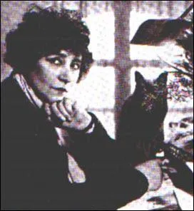 Qui a écrit le roman "La Chatte" ?