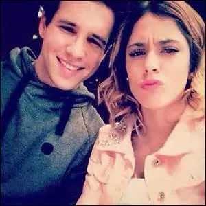 Entre qui et qui le cur de Violetta balance-t-il dans la saison 3 ?