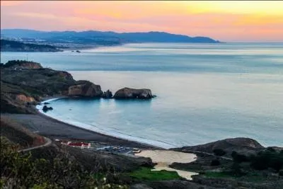 C'est le plus grand océan du monde, on trouve un gigantesque continent de déchets en son centre. Quel est cet océan ?