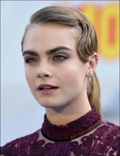 C'est le mannequin le plus en vogue ces temps-ci. Rien que ça ! Actrice pour ''La Face cachée de Margo'', elle est née avec une cuillère en or il y a 22 années. C'est Cara bien sûr ! Quelle est sa date de naissance ?