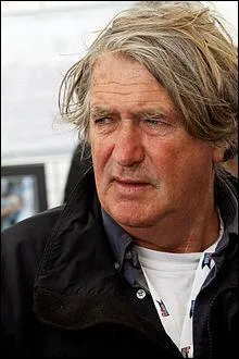 Surnommé "l'Amiral", on ne devrait plus présenter Olivier de Kersauson. Quel est son nom complet ?