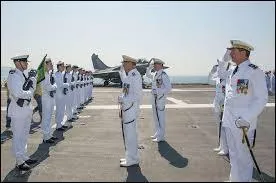 Qu'est-ce qui peut être un titre honorifique qui se donnait en Turquie à des personnes considérables et le nom argotique du commandant d'un navire ?