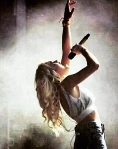 Dans quelle chanson de l'album "Salute" Perrie fait-elle sa plus grande "high-note" ?