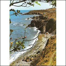 Bronzez sur la plage ou escaladez les rochers du Racou. Vous êtes au bord de...