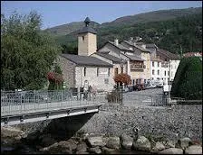 Nous partons à la découverte d'Ax-les-Thermes. A la fois station thermale et station de sports d'hiver, cette ville midi-pyrénéenne se situe dans le département ...