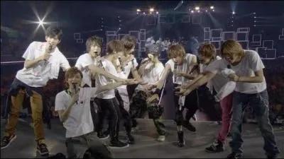 L'anglais, le chinois, le coréen. Trois membres savent chacun parler l'une de ces langues. Quels sont, dans l'ordre, les trois membres concernés ?