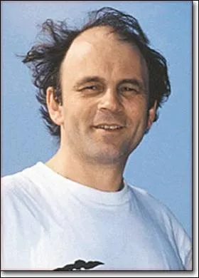 Lui, dans le pacifique, en 1991, il a ramé, ramé, ramé. Même Guy Béart lui a écrit une chanson, il s'agit de....