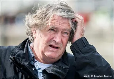 Navigateur amoureux de la mer, il est aussi très connu pour sa participation aux " Grosses Têtes " de Philippe Bouvard de 1981 à 2009, émission radio dans laquelle, il se fait appelé " L'Amiral ", il s'agit de...