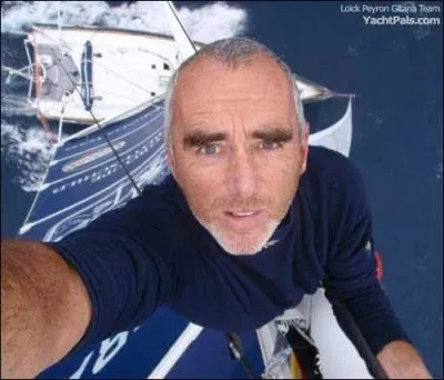 Il a gagné les plus grandes classiques des courses nautiques, on le surnomme Monsieur Multicoque, c'est....