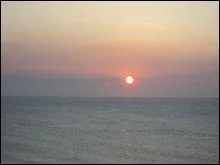 L'expression "Sept mers" désignait autrefois les sept mers d'Europe qu'il fallait traverser pour se rendre en Chine. Quelle mer n'était pas incluse dans l'expression ?