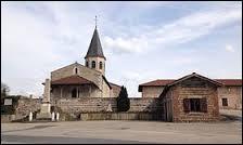 Cette promenade commence à Chanoz-Châtenoy. Village de l'arrondissement de Bourg-en-Bresse, il se situe dans le département ...