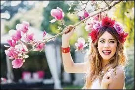 Dans la saison 3, en quelle couleur Martina Stoessel s'est-elle teint les cheveux ?