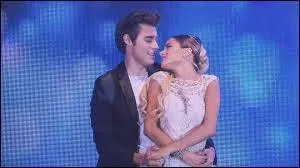 Quelles sont les paroles dans la chanson "Abrazame y veras" après : "No me digas lo que piensa " ?