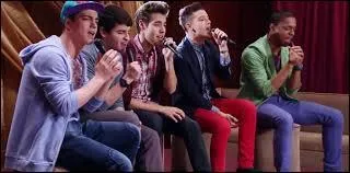 Quelles sont les paroles dans la chanson "Mil vidas atras" aprés : "Cuando me miro al espejo solo veo tu reflejo tus ojos ventanas son a un mundo mejor" ?