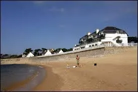 Je suis une commune de l'Ouest de la France se trouvant à côté du Croisic et le Pouliguen. Quelle est cette ville ?