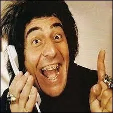 Dans "Les Visiteurs", quelle d&eacute;couverte Jacquouille fait-il pour rafra&icirc;chir son haleine f&eacute;tide (et &eacute;viter le pourrissement des ses entrailles) ?