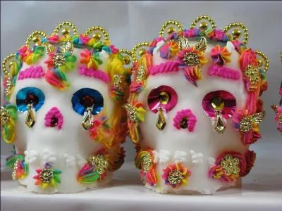 Après avoir mélangé dans 6 tasses de sucre votre ingrédient de la question 16, vous pressez la préparation dans les moules puis :