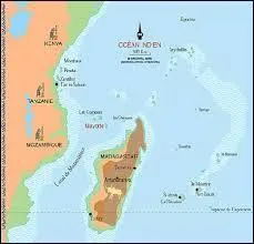 En quelle année Mayotte est-elle vendue à la France ?