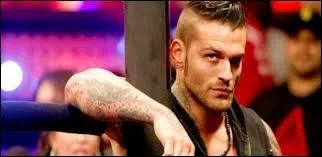 Comment s'appelle ce catcheur ?