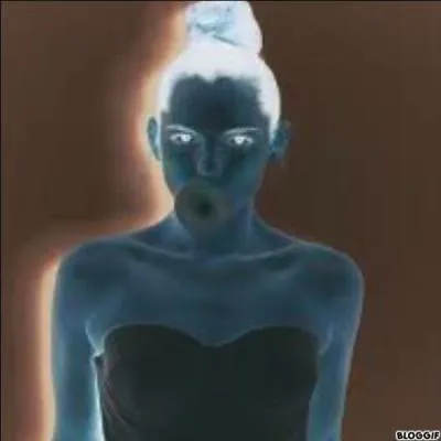 Cette YouTubeuse est Natoo.