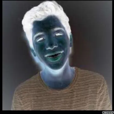 Ce YouTubeur est Panda Moqueur.