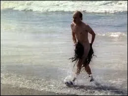 J'imagine que la plupart d'entre vous a reconnu cette séquence culte du film "Les Bronzés", réalisé par Patrice Leconte. Dans lequel de ces pays africains bordés par l'océan Atlantique se déroulent les aventures de la joyeuse troupe ?