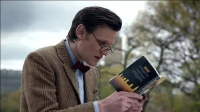 Quelle exclamation le Docteur pousse-t-il en lisant Melody Malone dans l'épisode 5 de la saison 7 « The Angels Take Manhattan » ?